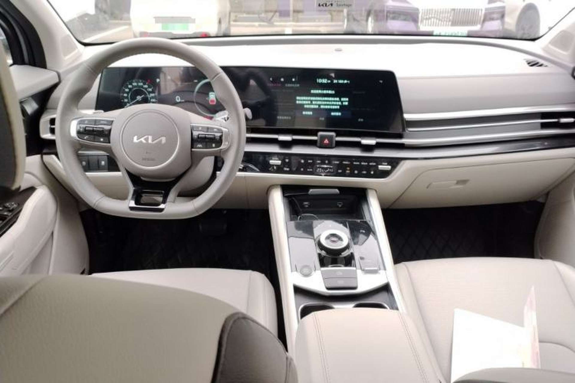 Used Kia Sportage (Chinese Domestic Model) 2025 1.5T Two-Wheel Drive Prestige Smart Enjoyment Version Center Console