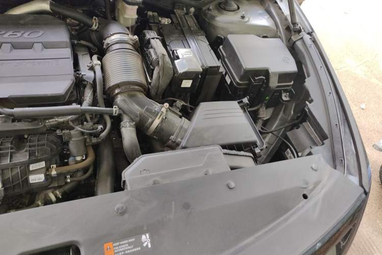 Used Kia Sportage (Chinese Domestic Model) 2025 2.0T Two-Wheel Drive Prestige Smart Edition Engine Bay Left