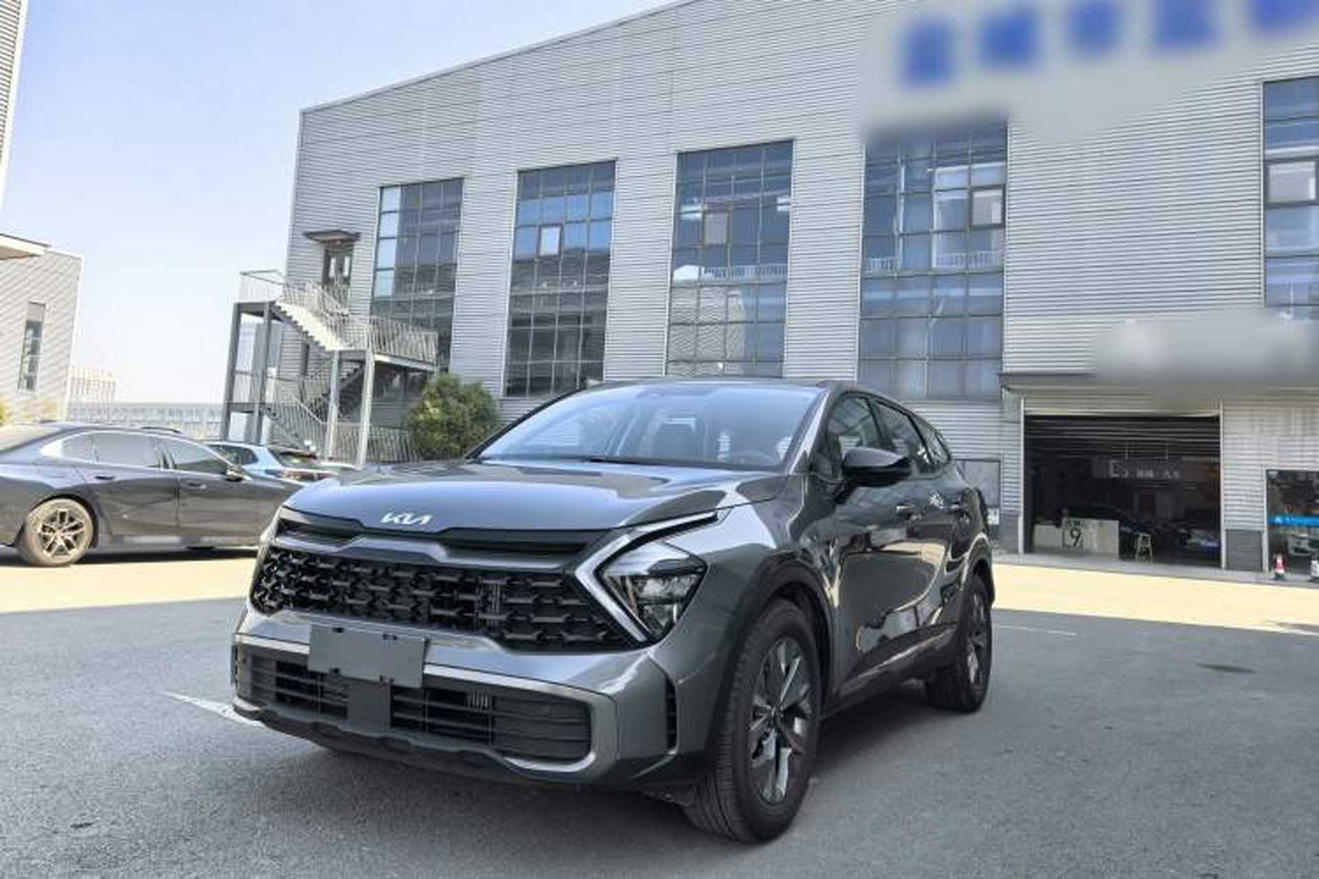 Used Kia Sportage (Chinese Domestic Model) 2025 2.0T Two-Wheel Drive Prestige Smart Edition Front Left 45 Deg