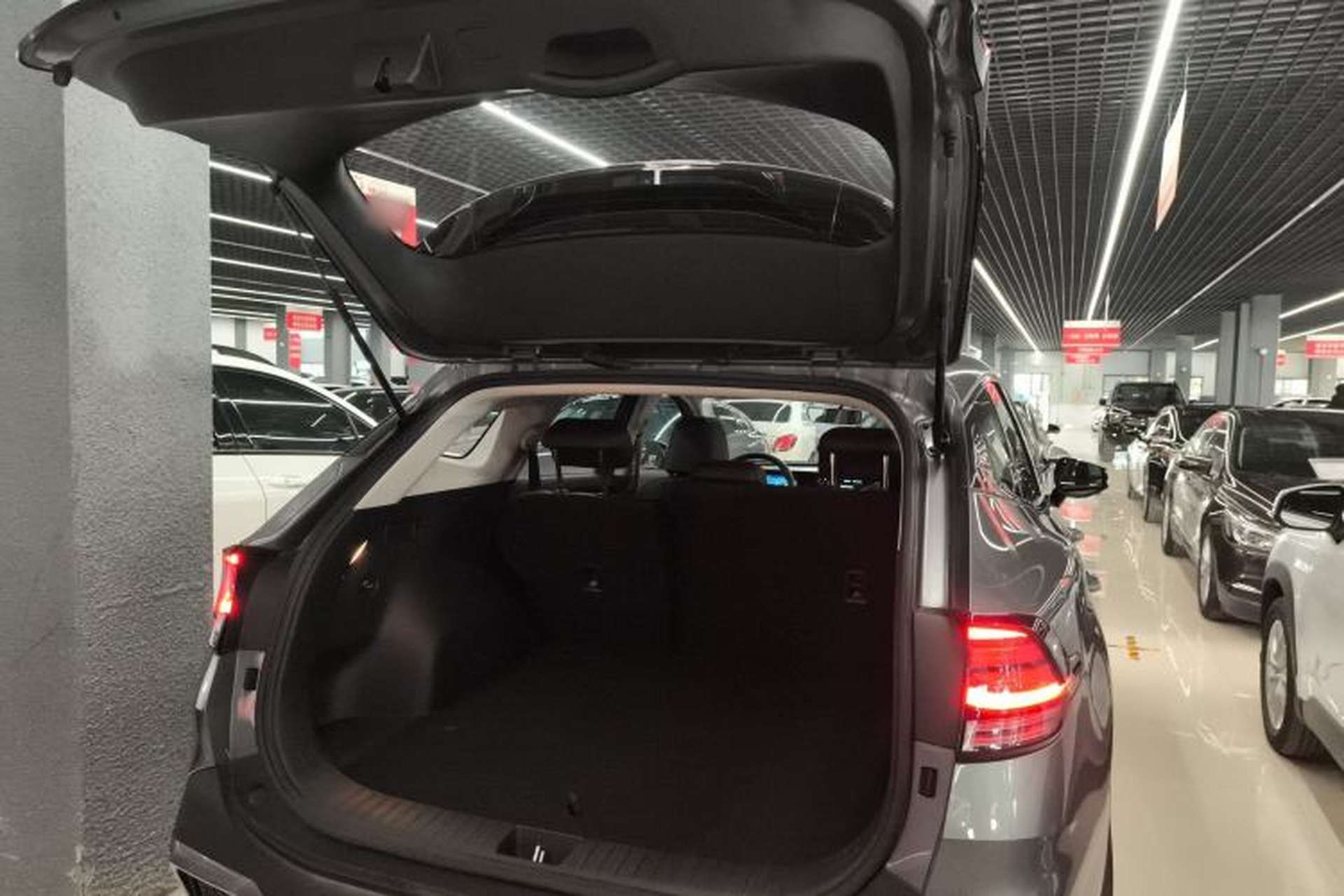 Used Kia Sportage (Chinese Domestic Model) 2025 2.0T Two-Wheel Drive Prestige Smart Edition Trunk