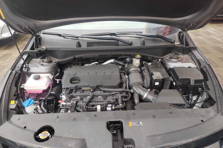 Used Kia Sportage (Chinese Domestic Model) 2025 2.0T Two-Wheel Drive Prestige Smart Edition Engine Bay