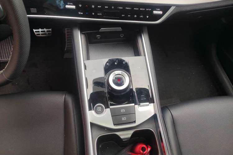 Used Kia Sportage (Chinese Domestic Model) 2025 2.0T Two-Wheel Drive Prestige Smart Edition Gear Lever