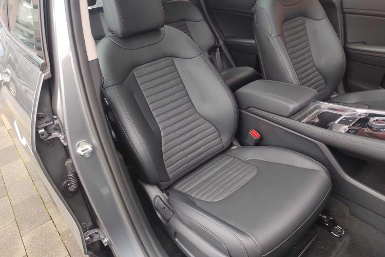 Used Kia Sportage (Chinese Domestic Model) 2025 2.0T Two-Wheel Drive Prestige Smart Edition Right Front Seat