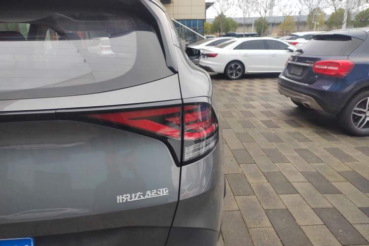 Used Kia Sportage (Chinese Domestic Model) 2025 2.0T Two-Wheel Drive Prestige Smart Edition Right Rear Taillight