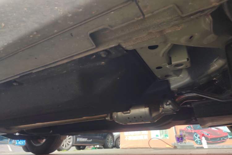 Used Kia Sportage (Chinese Domestic Model) 2025 2.0T Two-Wheel Drive Prestige Smart Edition Right Side Sill