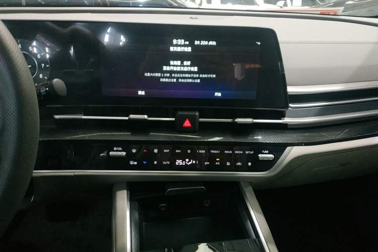 Used Kia Sportage (Chinese Domestic Model) 2025 1.5T Two-Wheel Drive Prestige Smart Enjoyment Version Audio And AC Panel