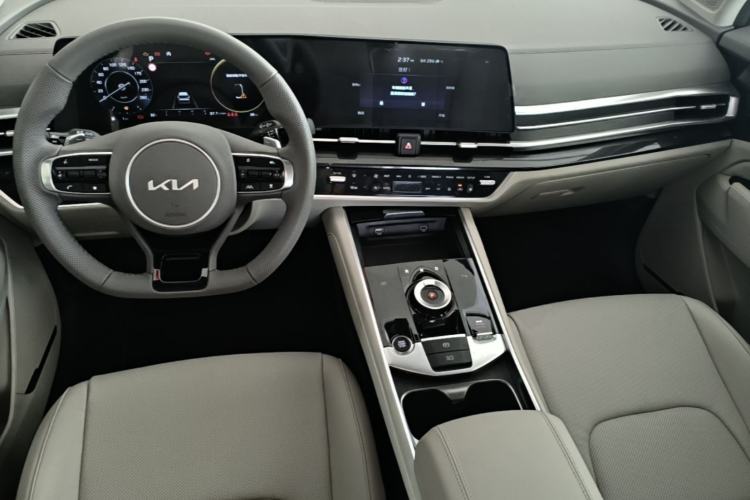 Used Kia Sportage (Chinese Domestic Model) 2025 1.5T Two-Wheel Drive Prestige Smart Enjoyment Version Center Console