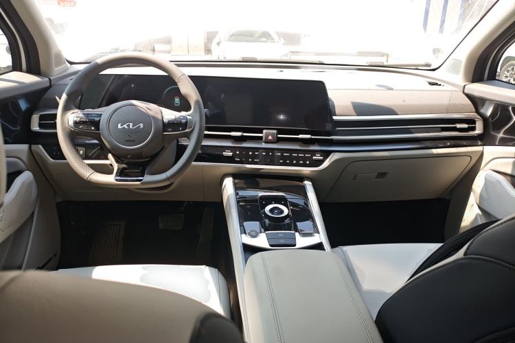 Used Kia Sportage (Chinese Domestic Model) 2025 1.5T Two-Wheel Drive Prestige Edition Center Console