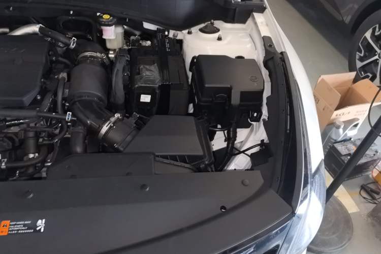 Used Kia Sportage (Chinese Domestic Model) 2025 2.0T Two-Wheel-Drive Prestige Edition Engine Bay Left