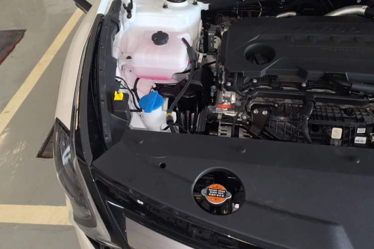 Used Kia Sportage (Chinese Domestic Model) 2025 2.0T Two-Wheel-Drive Prestige Edition Engine Bay Right