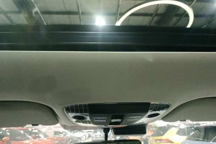 Used Kia Sportage (Chinese Domestic Model) 2025 1.5T Two-Wheel Drive Prestige Smart Enjoyment Version Headliner