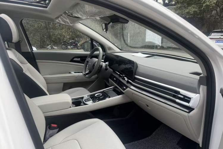 Used Kia Sportage (Chinese Domestic Model) 2025 1.5T Two-Wheel Drive Prestige Edition Interior 3