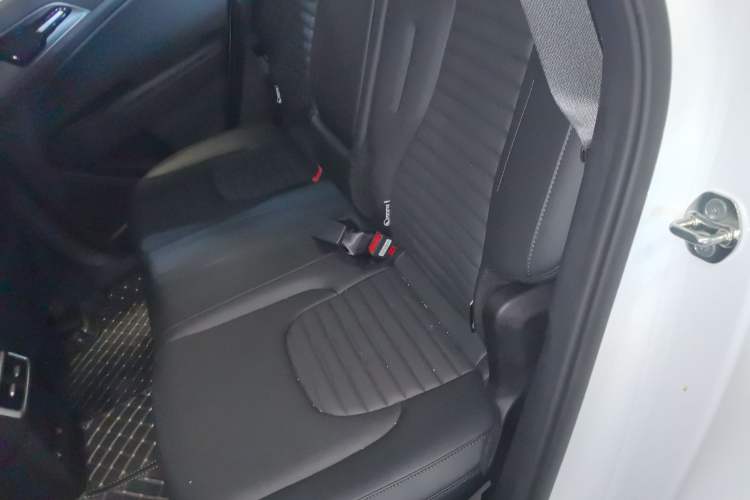 Used Kia Sportage (Chinese Domestic Model) 2025 2.0T Two-Wheel-Drive Prestige Edition Left Rear Seat