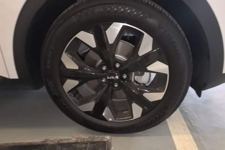Used Kia Sportage (Chinese Domestic Model) 2025 2.0T Two-Wheel-Drive Prestige Edition Right Front Wheel Hub