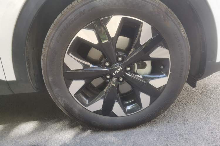 Used Kia Sportage (Chinese Domestic Model) 2025 2.0T Two-Wheel-Drive Prestige Edition Right Front Wheel Hub