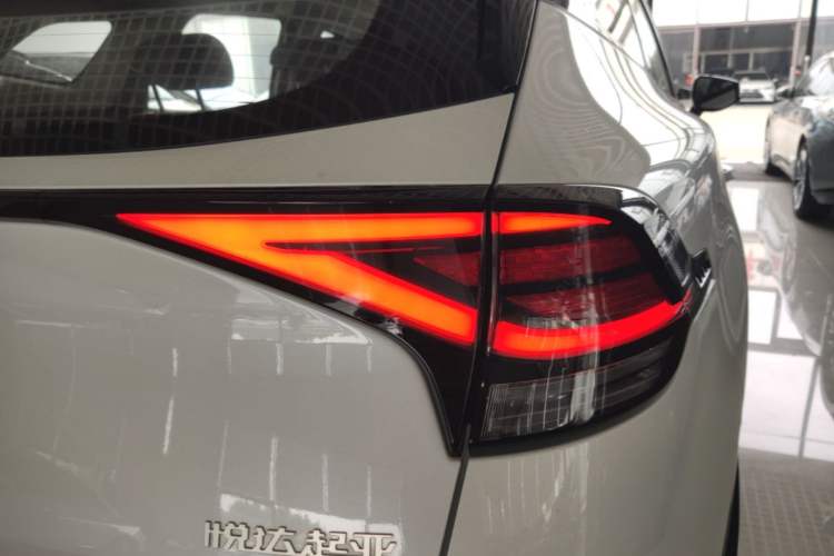 Used Kia Sportage (Chinese Domestic Model) 2025 1.5T Two-Wheel Drive Prestige Edition Right Rear Taillight