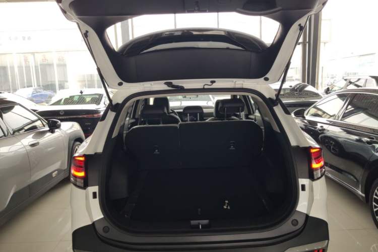 Used Kia Sportage (Chinese Domestic Model) 2025 1.5T Two-Wheel Drive Prestige Edition Trunk