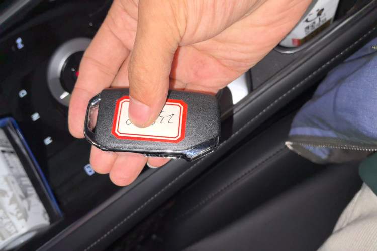 Used Kia Sportage (Chinese Domestic Model) 2025 2.0T Two-Wheel-Drive Prestige Edition Vehicle Key