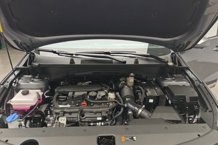 Used Kia Sportage (Chinese Domestic Model) 2026 Model 1.5T Two-Wheel Drive Prestige Edition Engine Bay