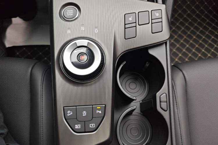 Used Kia Sportage (Chinese Domestic Model) 2026 Model 1.5T Two-Wheel Drive Prestige Edition Gear Lever