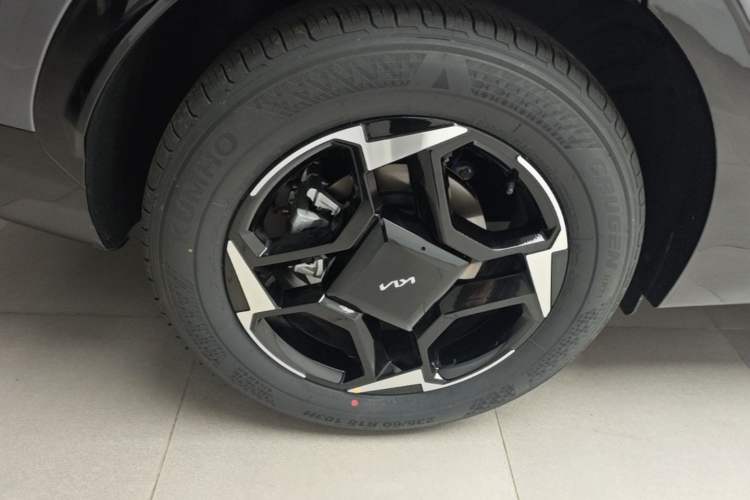 Used Kia Sportage (Chinese Domestic Model) 2026 Model 1.5T Two-Wheel Drive Prestige Edition Right Rear Wheel Hub