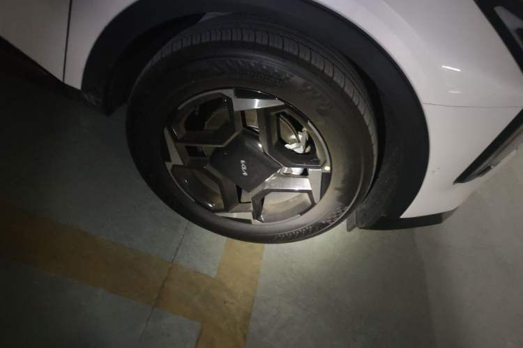 Used Kia Sportage (Chinese Domestic Model) 2026 Model 1.5T Two-Wheel Drive Luxury Edition Right Front Wheel Hub