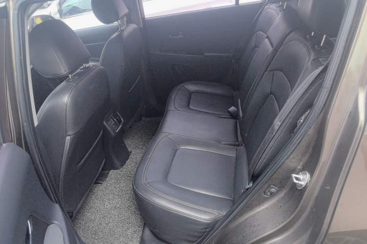 Used Kia Sportage R 2015 2.0L Automatic Two-Wheel Drive GLS Interior 1