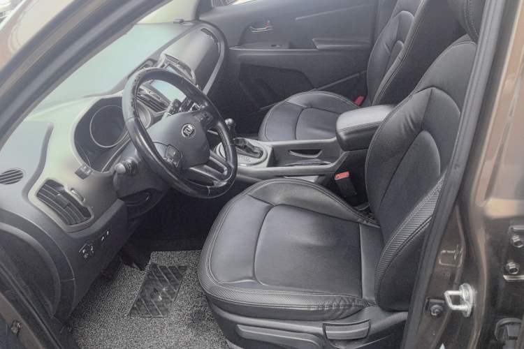 Used Kia Sportage R 2015 2.0L Automatic Two-Wheel Drive GLS Interior 2
