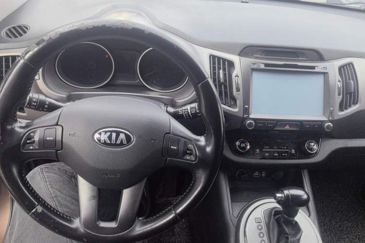 Used Kia Sportage R 2015 2.0L Automatic Two-Wheel Drive GLS Interior 3
