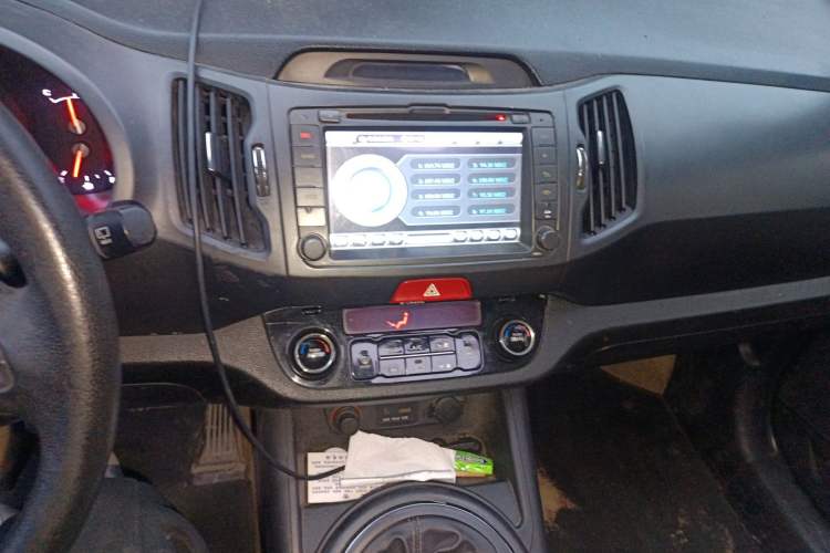 Used Kia Sportage R 2011 2.0L Manual Two-Wheel-Drive GLS Audio And AC Panel