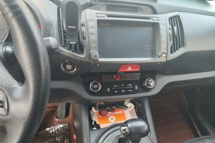 Used Kia Sportage R 2011 2.0L Automatic Two-Wheel Drive GLS Audio And AC Panel