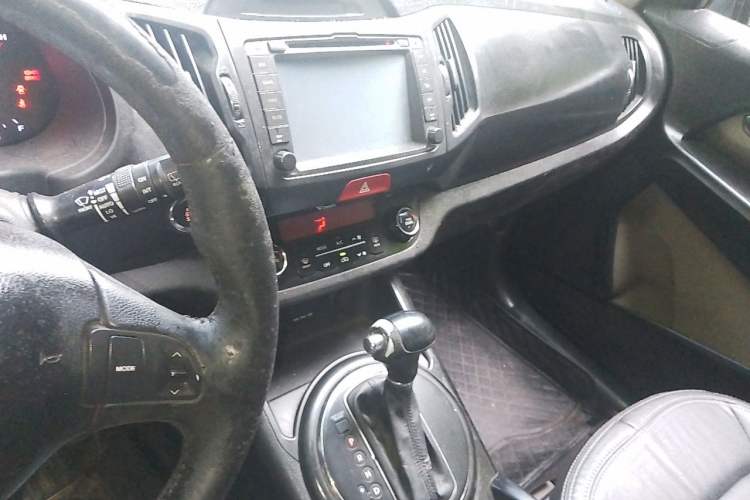 Used Kia Sportage R 2011 2.0L Automatic Two-Wheel Drive GL Audio And AC Panel