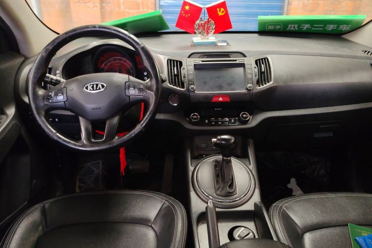 Used Kia Sportage R 2011 2.0L Automatic Two-Wheel Drive GLS Center Console