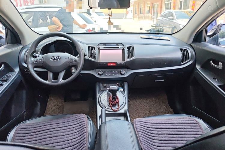 Used Kia Sportage R 2011 2.0L Automatic Two-Wheel Drive GL Center Console