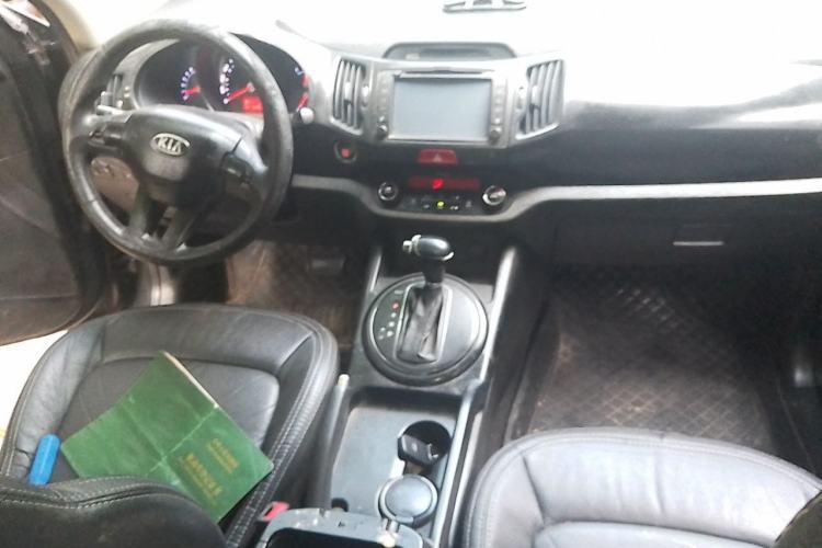 Used Kia Sportage R 2011 2.0L Automatic Two-Wheel Drive GL Center Console