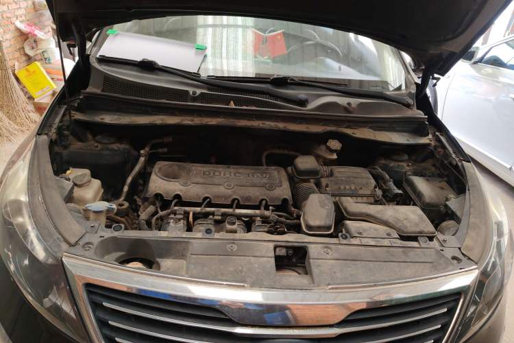 Used Kia Sportage R 2011 2.0L Automatic Two-Wheel Drive GLS Engine Bay