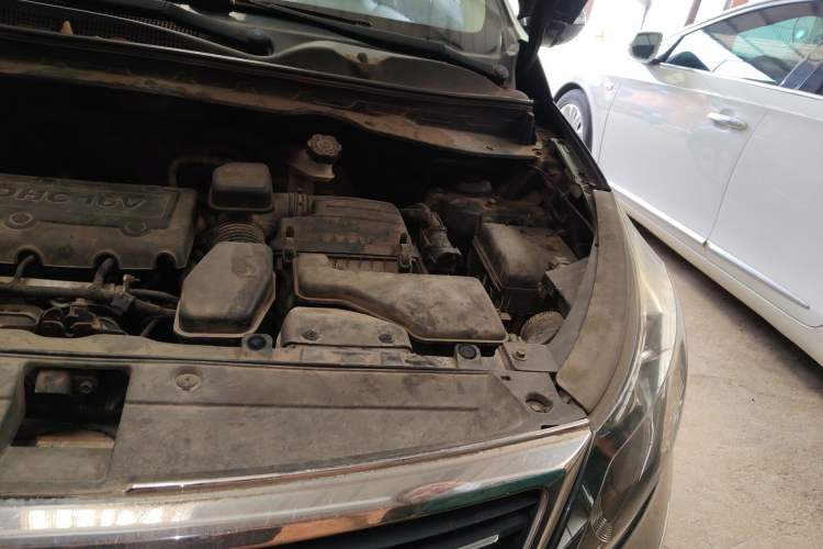 Used Kia Sportage R 2011 2.0L Automatic Two-Wheel Drive GLS Engine Bay Left