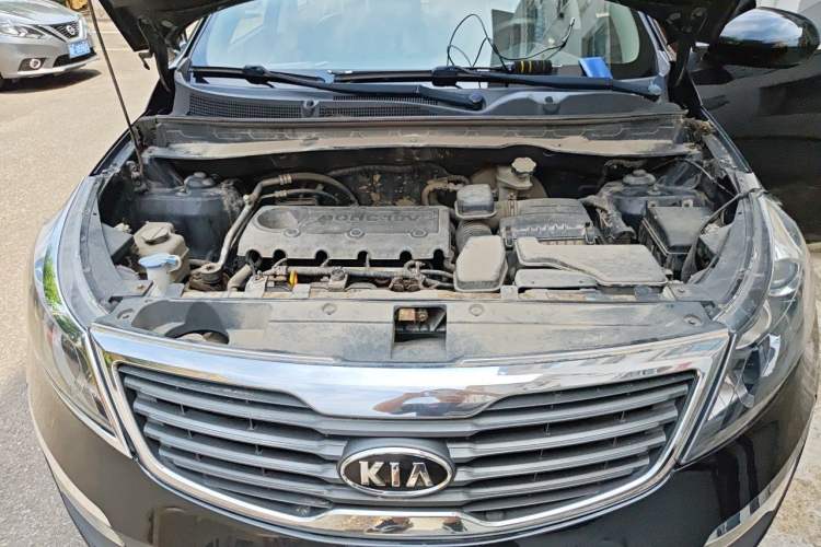 Used Kia Sportage R 2011 2.0L Automatic Two-Wheel Drive GL Engine Bay