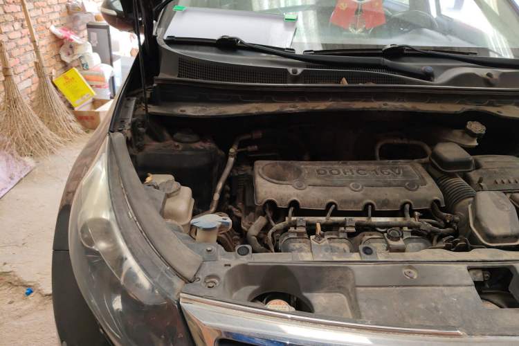 Used Kia Sportage R 2011 2.0L Automatic Two-Wheel Drive GLS Engine Bay Right