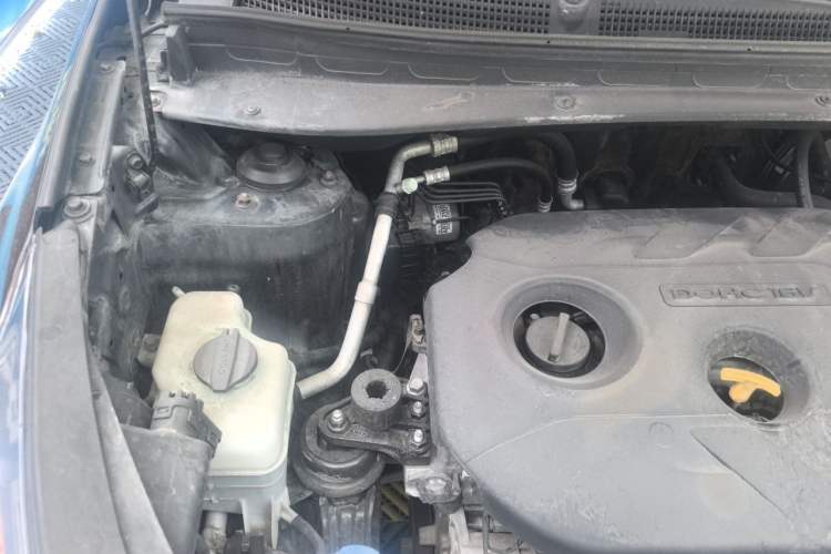 Used Kia Sportage R 2011 2.0L Automatic Two-Wheel Drive GL Engine Bay Right