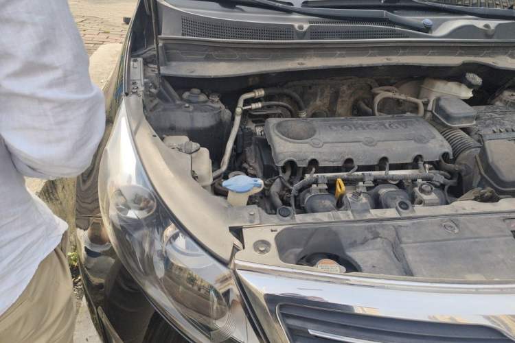 Used Kia Sportage R 2011 2.0L Automatic Two-Wheel Drive GLS Engine Bay Right