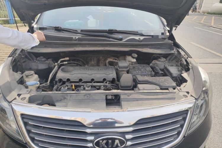 Used Kia Sportage R 2011 2.0L Automatic Two-Wheel Drive GLS Engine Bay