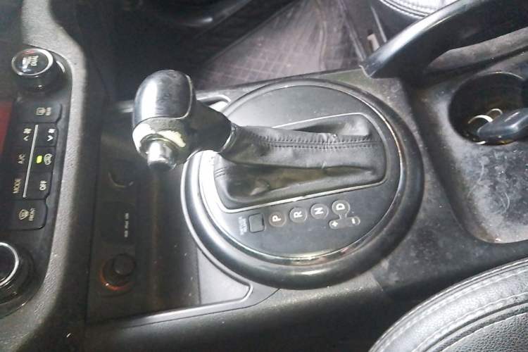 Used Kia Sportage R 2011 2.0L Automatic Two-Wheel Drive GL Gear Lever