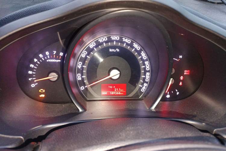 Used Kia Sportage R 2011 2.0L Manual Two-Wheel-Drive GLS Instrument Cluster