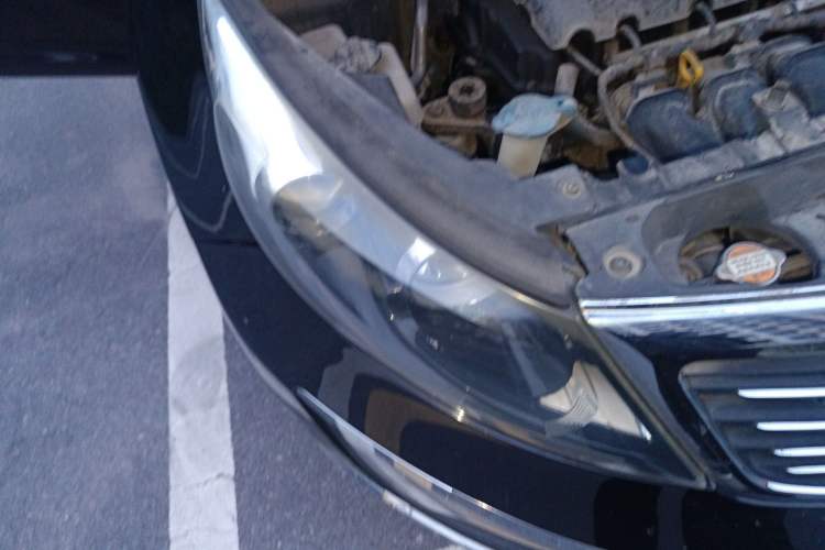 Used Kia Sportage R 2011 2.0L Manual Two-Wheel-Drive GLS Right Front Headlight