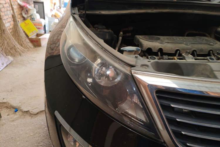 Used Kia Sportage R 2011 2.0L Automatic Two-Wheel Drive GLS Right Front Headlight