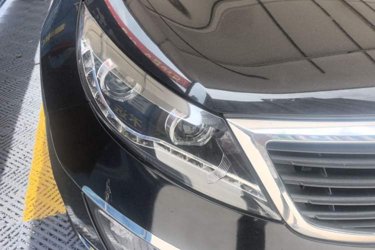 Used Kia Sportage R 2011 2.0L Automatic Two-Wheel Drive GL Right Front Headlight