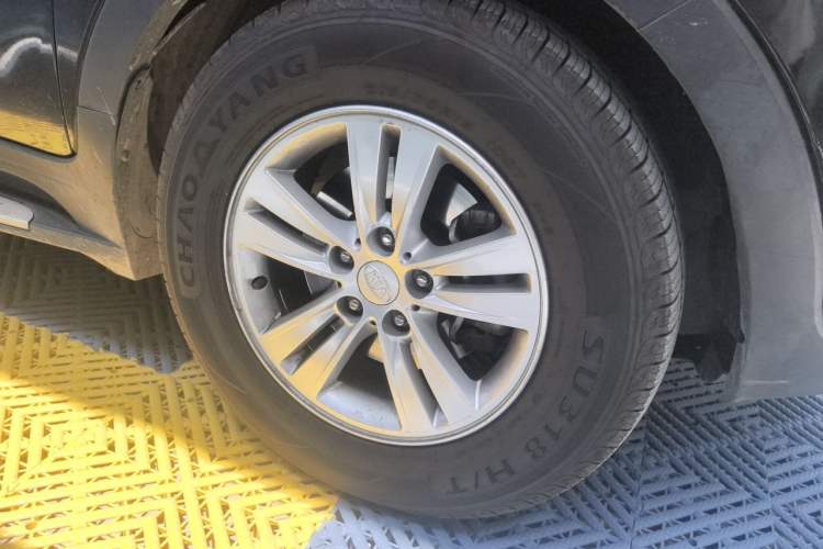 Used Kia Sportage R 2011 2.0L Automatic Two-Wheel Drive GL Right Front Wheel Hub