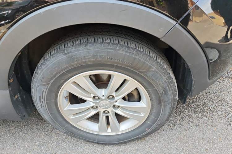 Used Kia Sportage R 2011 2.0L Automatic Two-Wheel Drive GL Right Front Wheel Hub