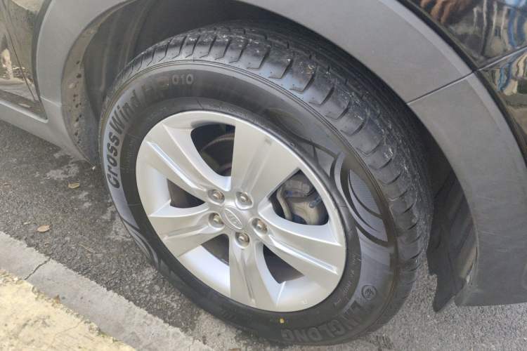 Used Kia Sportage R 2011 2.0L Automatic Two-Wheel Drive GLS Right Front Wheel Hub